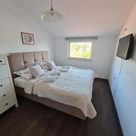 Apartment Franka *